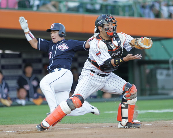 강민호 선수의 수비모습